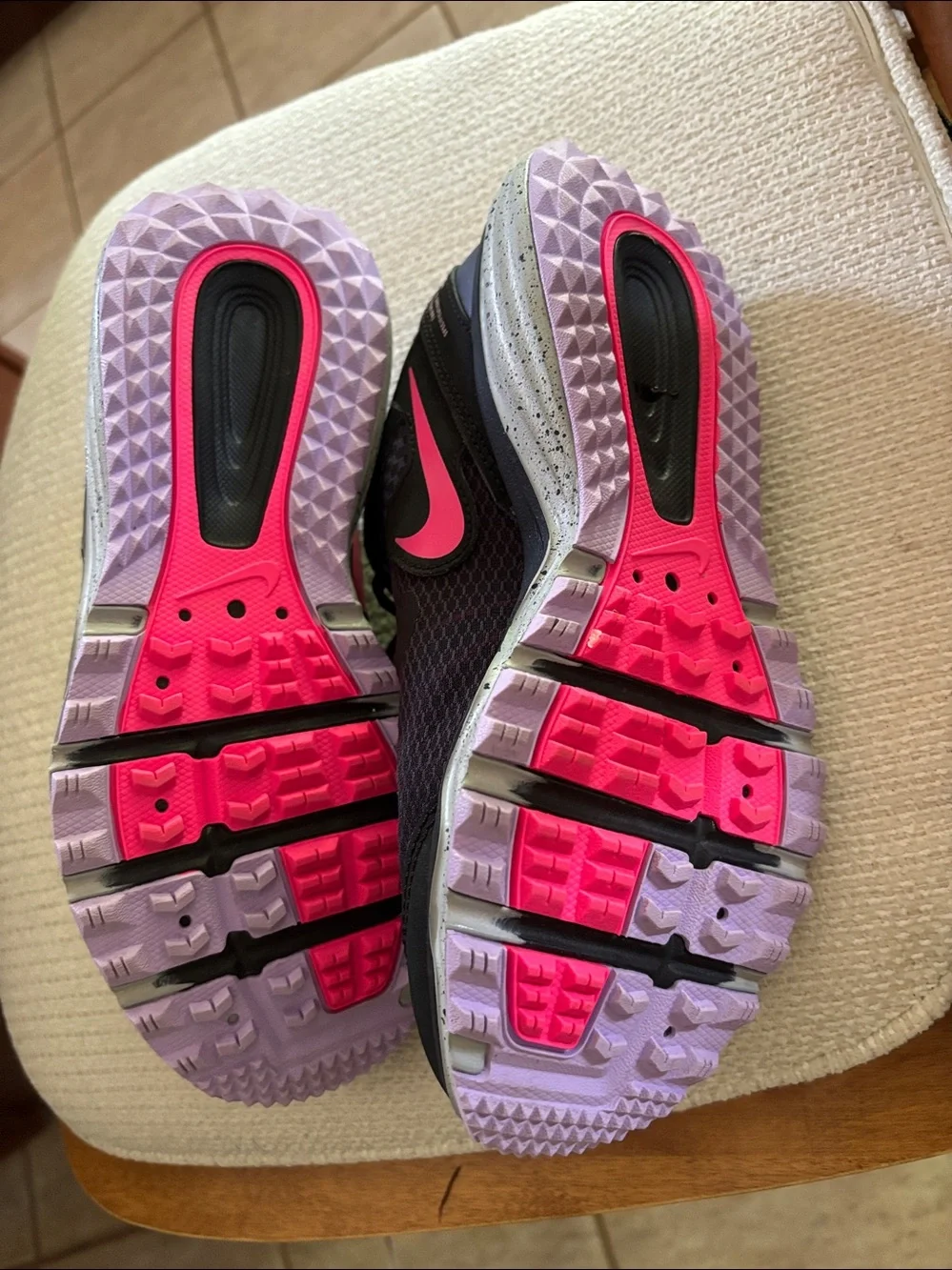 Nike Women Black and Hot Pink Athletic Running Shoes - Picture 5 of 7